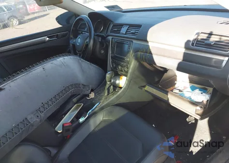 2018 Volkswagen Passat 2.0T R-Line/2.0T S z USA, uszkodzony, nr VIN 1VWAA7A31JC010939